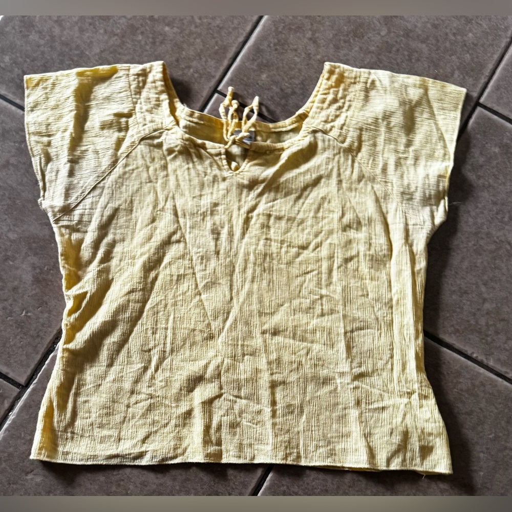 Columbia V-neck yellow shirt